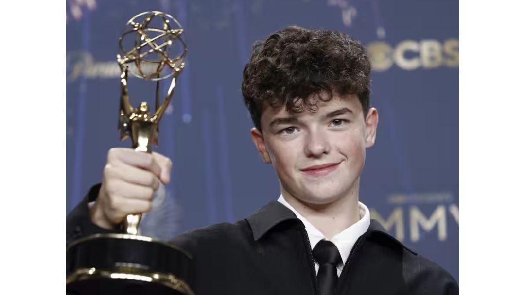  Owen Cooper, ɗan shekara 15, ya zama ƙaramin namijin da ya taɓa samun lambar Emmy don fim ɗin Netflix mai suna ‘Adolescence’.