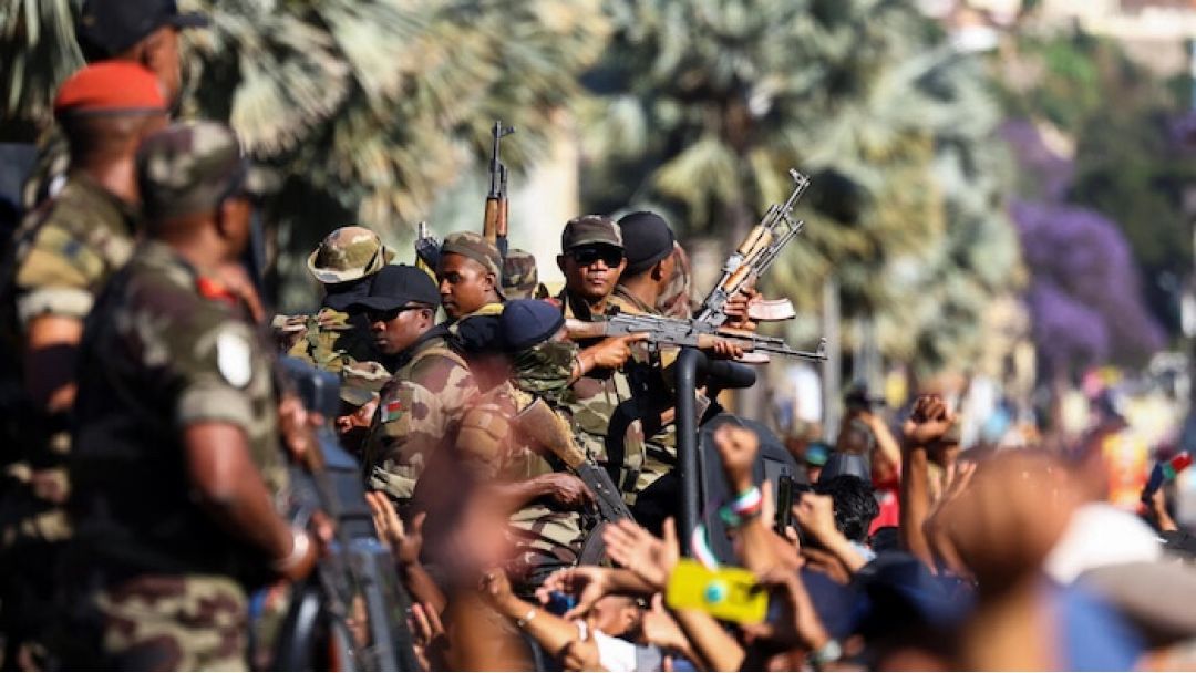  Ndị Sojà Madagascar Were Ịchị Isi Mgbe E Chụpụrụ Onye Isi Ụlọ Ọrụ Rajoelina