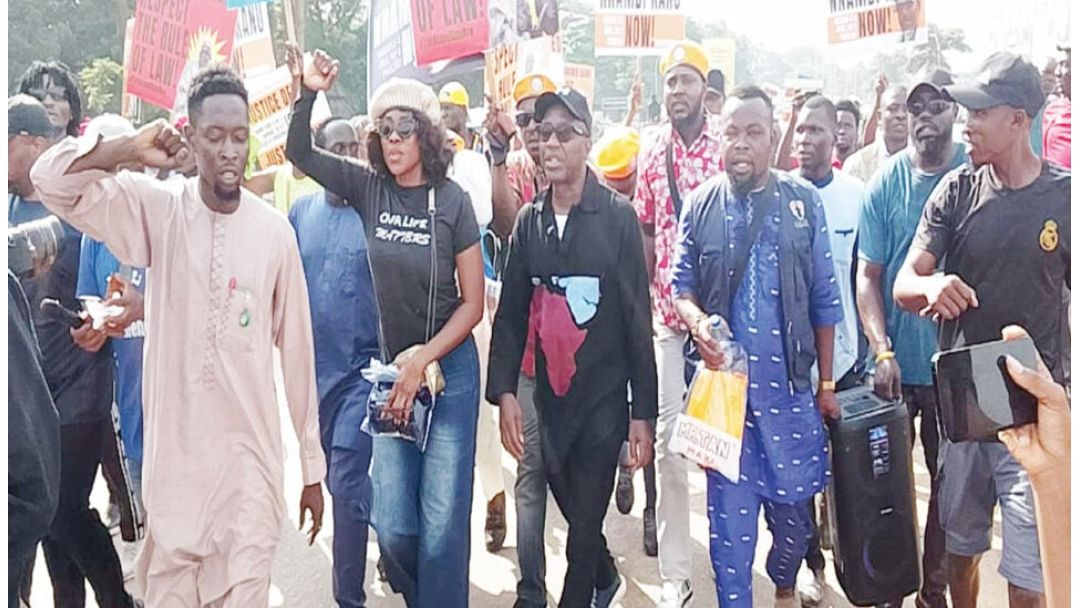 FreeNnamdiKanu: Zanga-zangar Neman ‘Yanci ta Kanu ta Girgiza Abuja, ta Tsayar da Ayyuka a Jihohin Kudu maso Gabas