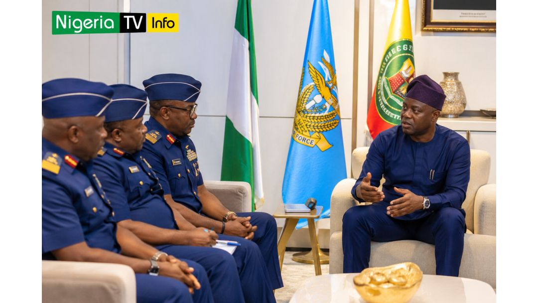 Featured image: Makinde Receives Air Force Delegation, Appeals for Patience Over Oriire Abduction